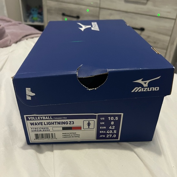 Wave Lighting Z3 Women’s Volleyball shoes - Picture 2 of 6